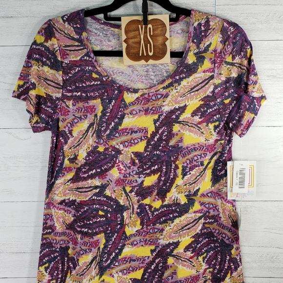 XS LuLaRoe Classic T - Picture 1 of 1